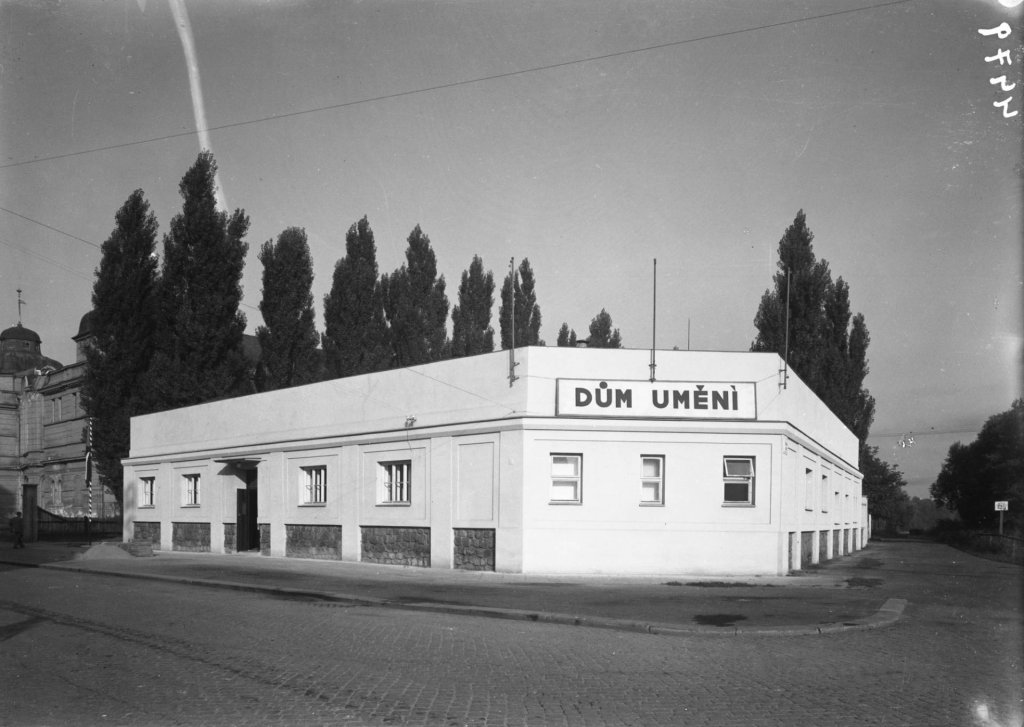 Fotografie Domu umění z roku 1946