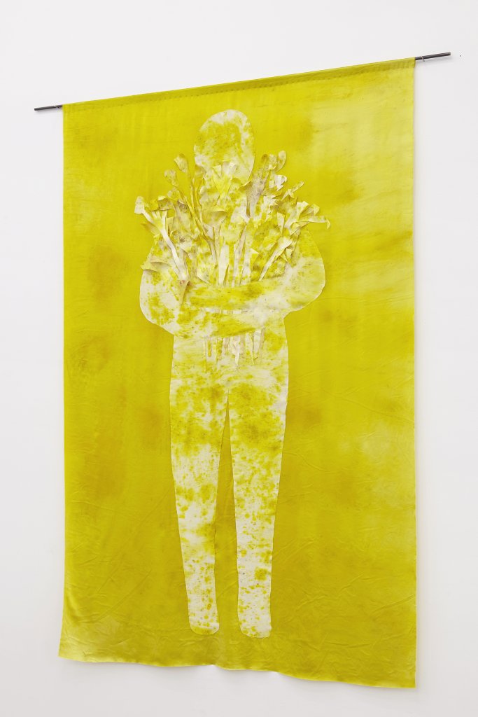 Sári Ember: Figure with flowers in yellow, 2020