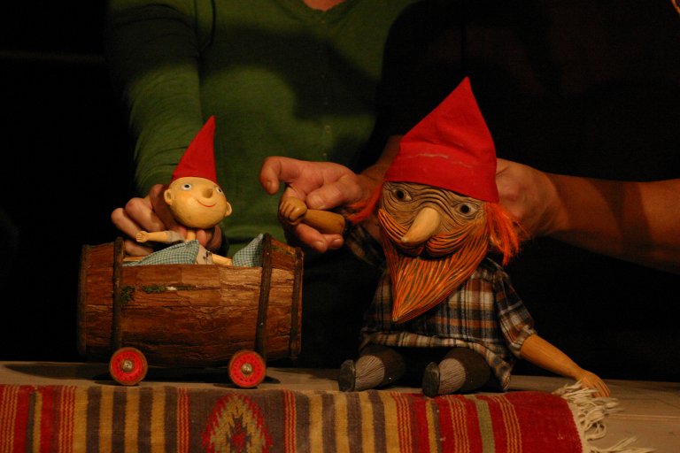 BUCHTY A LOUTKY: SKŘÍTEK BUCHTY A LOUTKY: SKŘÍTEK