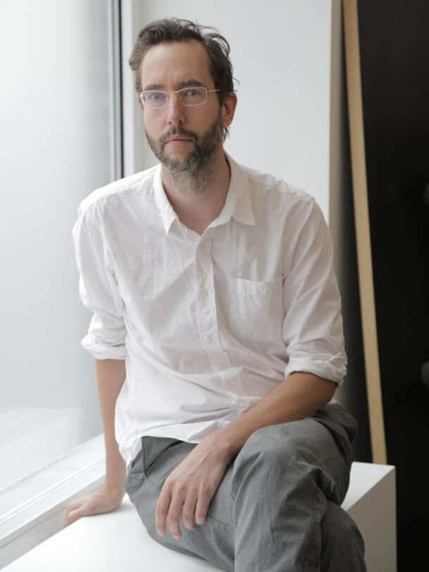 Andreas Fogarasi z Rakouska - autor soch, videí a instalací