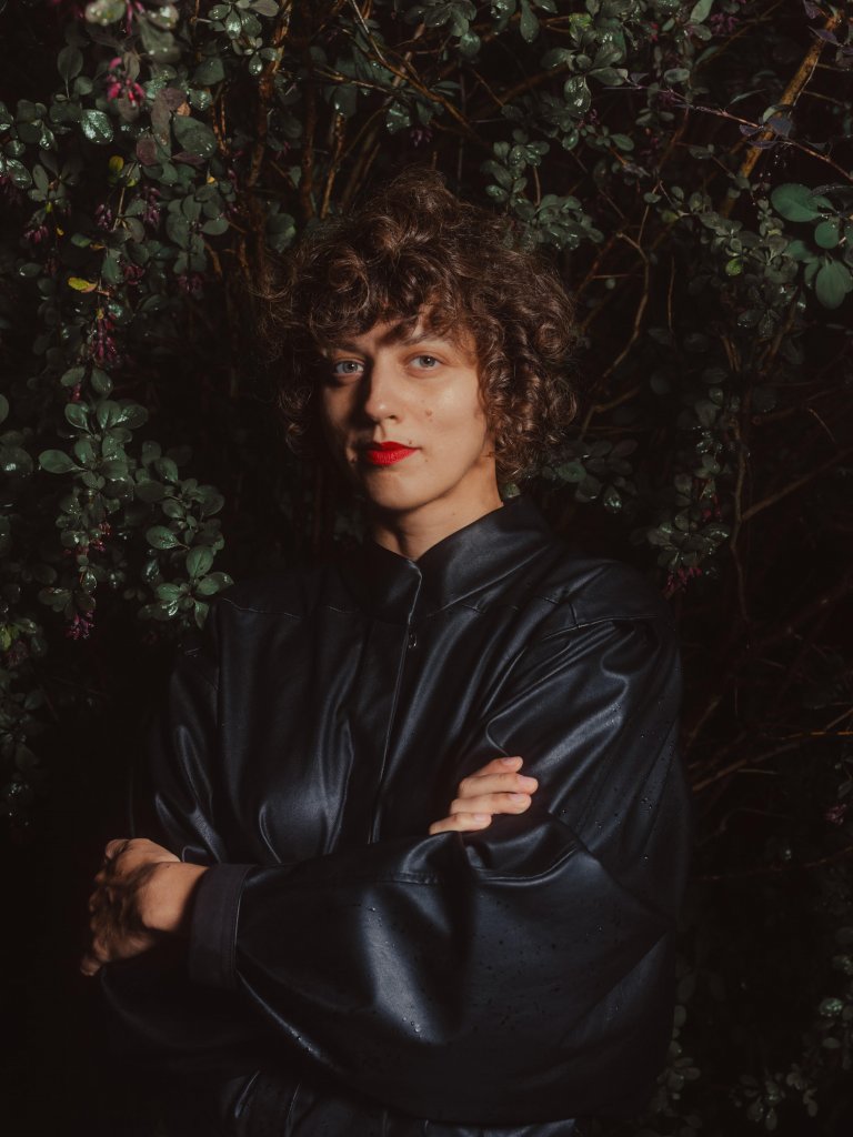 Karolina Grzywnowicz  *1984 (Poland). Visual artist. Studies: Jagiellonian University in Krakow, major in Comparative Literature. She lives and works in Berlin. Karolina Grzywnowicz (Poland), Visual artist