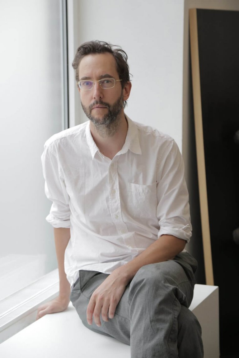 Andreas Fogarasi (Austria), he makes sculptures, videos and installations