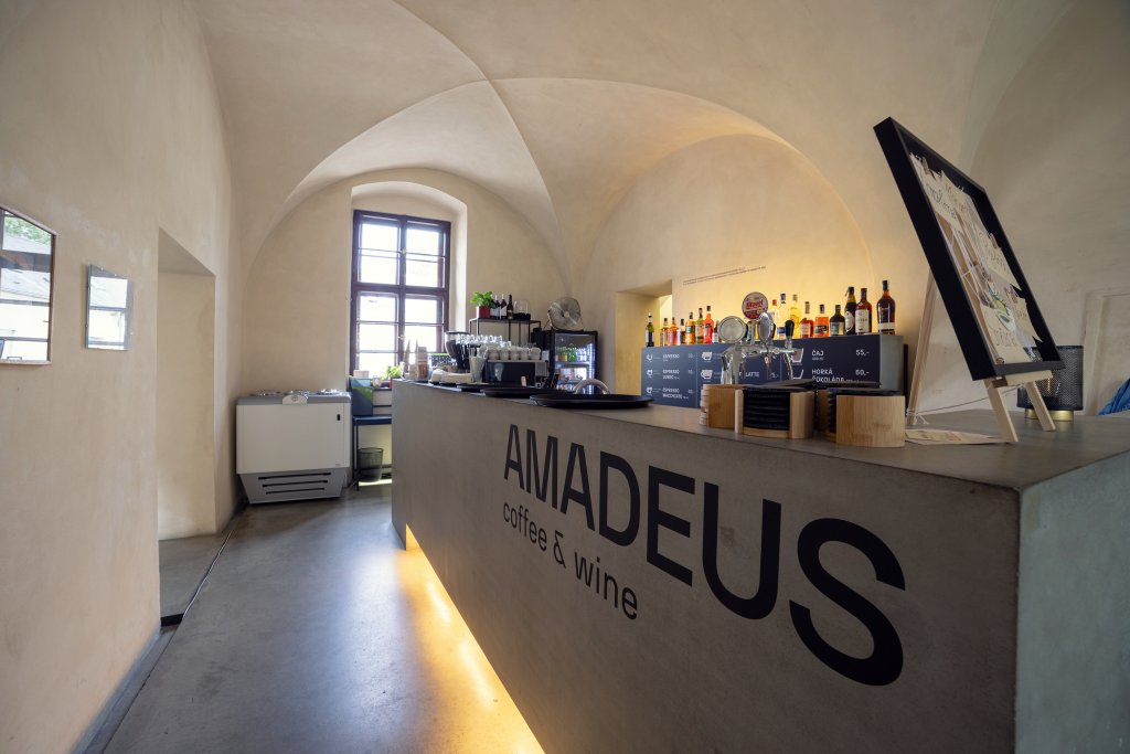 Amadeus coffee & wine. Kavárna v Arcidiecézním muzeu Olomouc. Foto: Adéla Gehrová