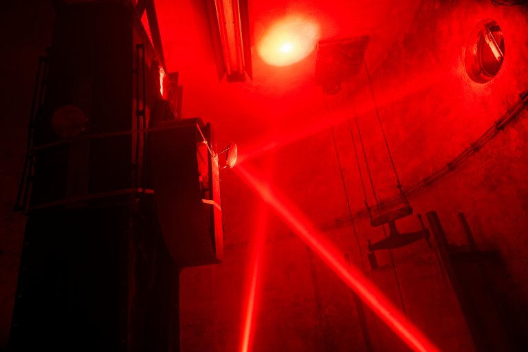Zvíře uvnitř – světelná instalace Pavly Beranové Zvíře uvnitř – světelná instalace Pavly Beranové uvnitř Rozehnalovy uhelny.