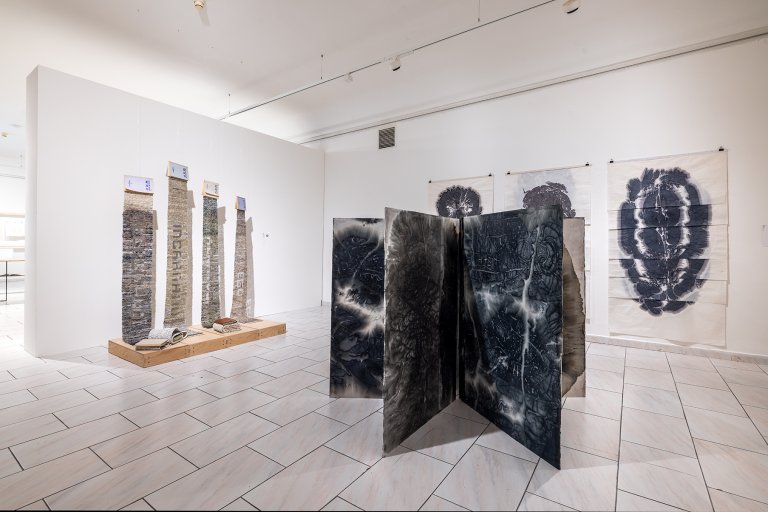 Instalace výstavy V. Trienále umění knihy Martin v Muzeu moderního umění. Foto: MUO - Zdeněk Sodoma Instalace výstavy V. Trienále umění knihy Martin v Muzeu moderního umění. Foto: MUO - Zdeněk Sodoma