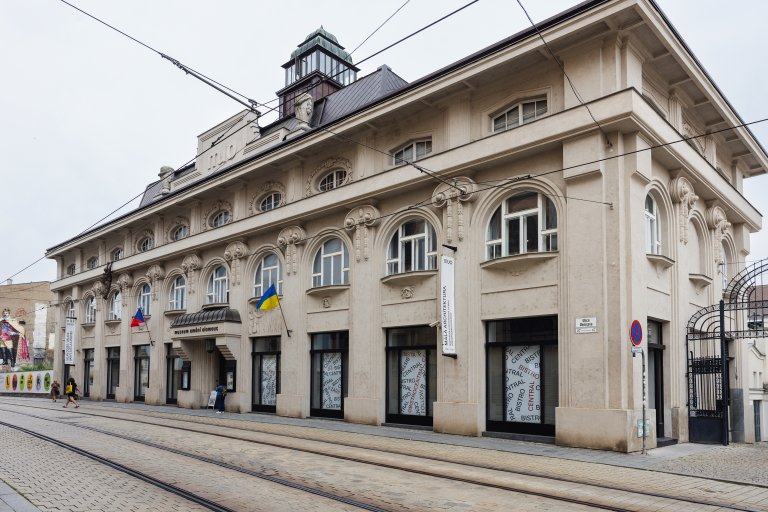 Budova Muzea moderního umění v Denisově ulici. V popředí plánované Bistro Central před otevřením. Foto: MUO - Tereza Hrubá Budova Muzea moderního umění v Denisově ulici. V popředí plánované Bistro Central před otevřením. Foto: MUO - Tereza Hrubá
