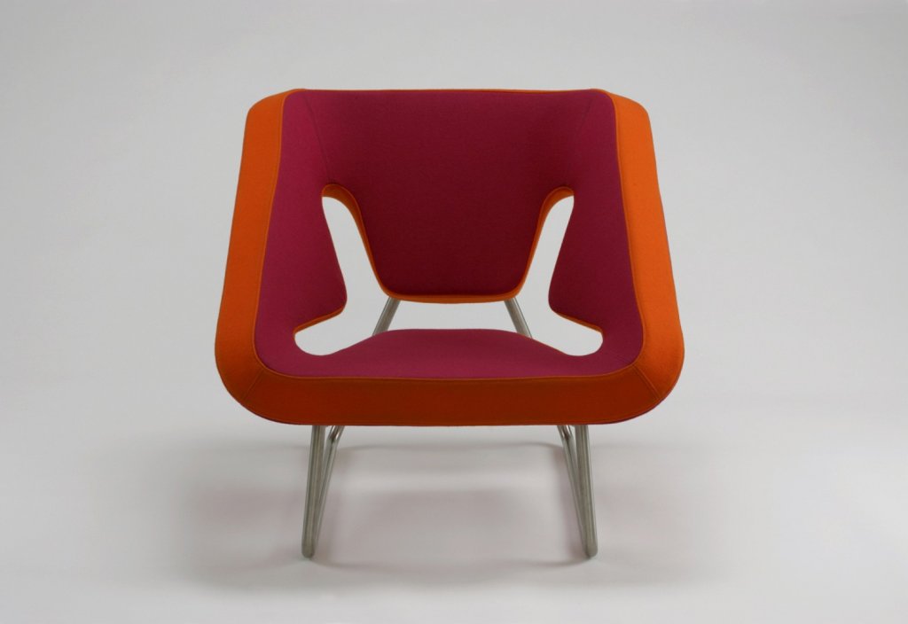 Jan Čtvrtník, Křeslo KOXY, 2004, realizace mminteriér Luhačovice, kov nerez, textil, polyuretan; v. 75 cm, š. 85 cm, h. 85 cm, Muzeum umění Olomouc