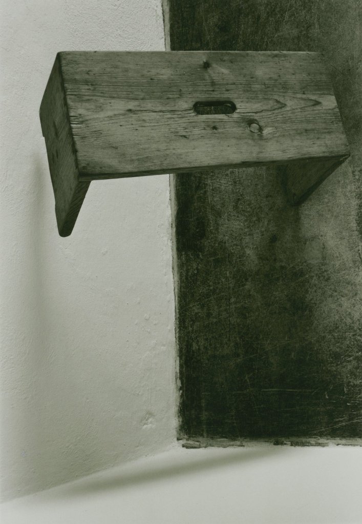 Jan Hudeček, Bez názvu, 1984, černobílá fotografie, papír, lepenka; 350×280 mm. Muzeum umění Olomouc