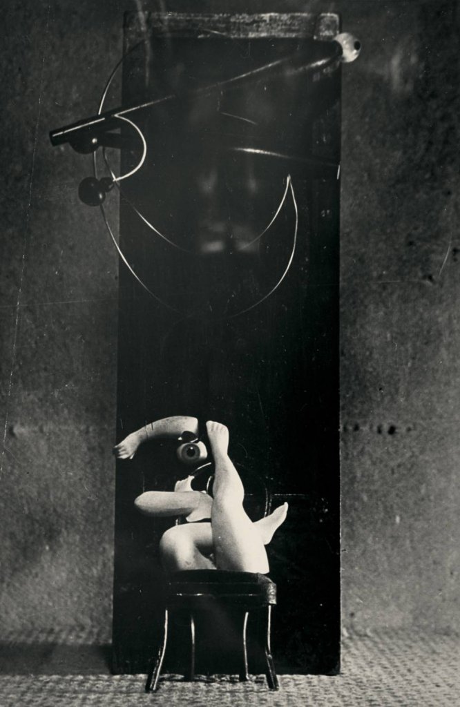 Libor Fára, Doteky, 1947, černobílá fotografie; 425×280 mm, získáno  2007, Muzeum umění Olomouc