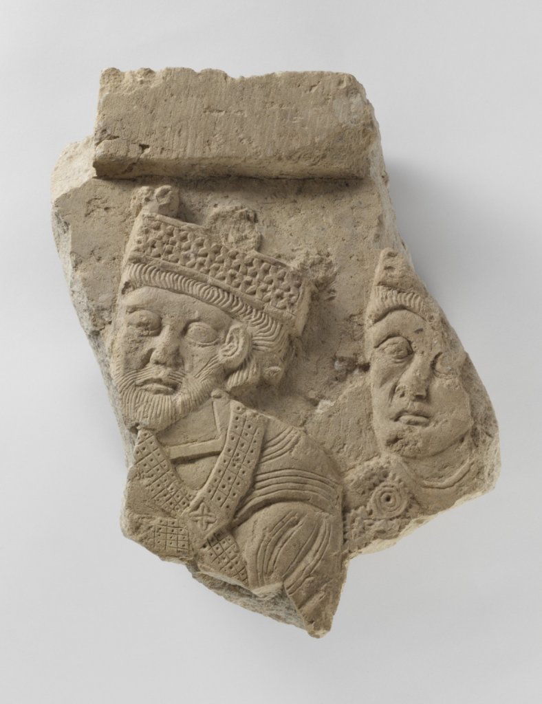 Fragment reliéfu Klanění tří králů, Olomouc, kolem 1141, Spongilit; 35.5×28.5×23 cm, původem z Olomouce, Svatováclavského návrší, Metropolitní kapitula u sv. Václava v Olomouci, zapůjčeno do stálé expozice Arcidiecézního muzea Olomouc