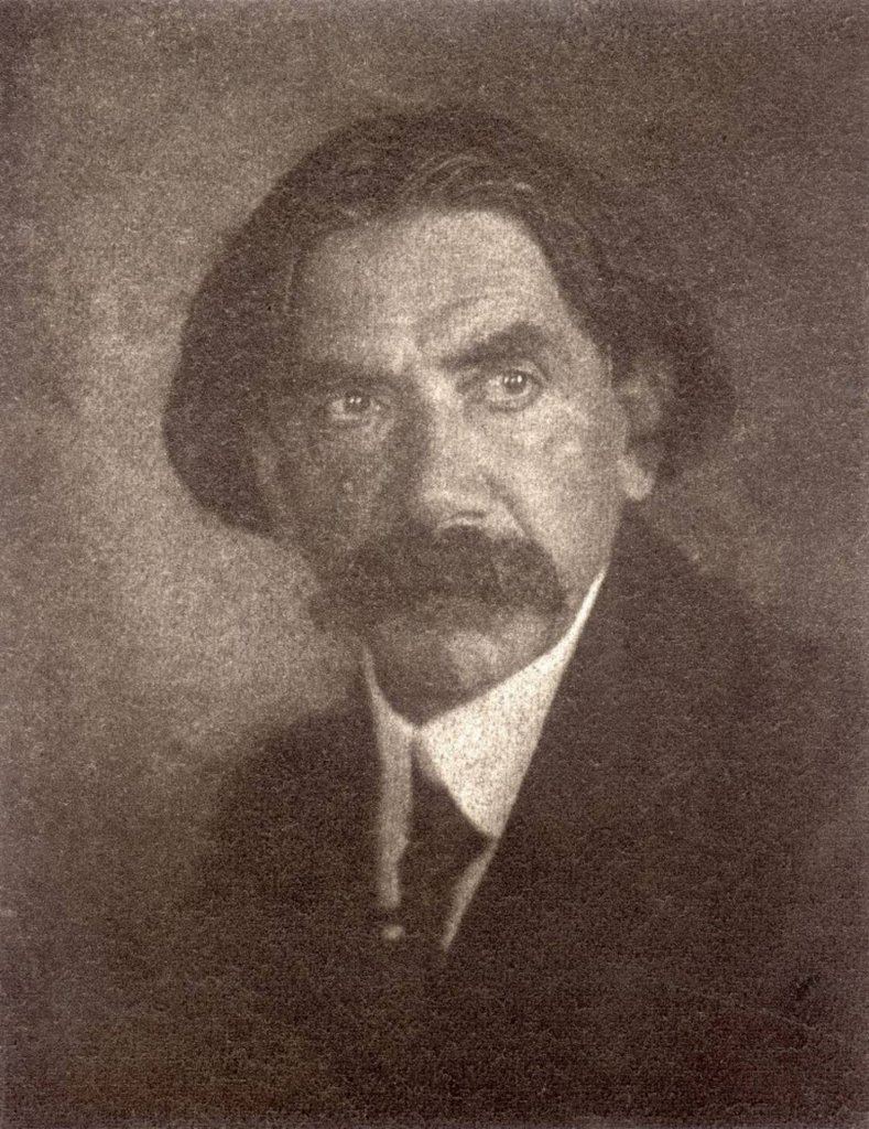 František Drtikol, Portrét básníka Bohdana Kaminského, 20. léta 20. století, uhlotisk; papír, Muzeum umění Olomouc