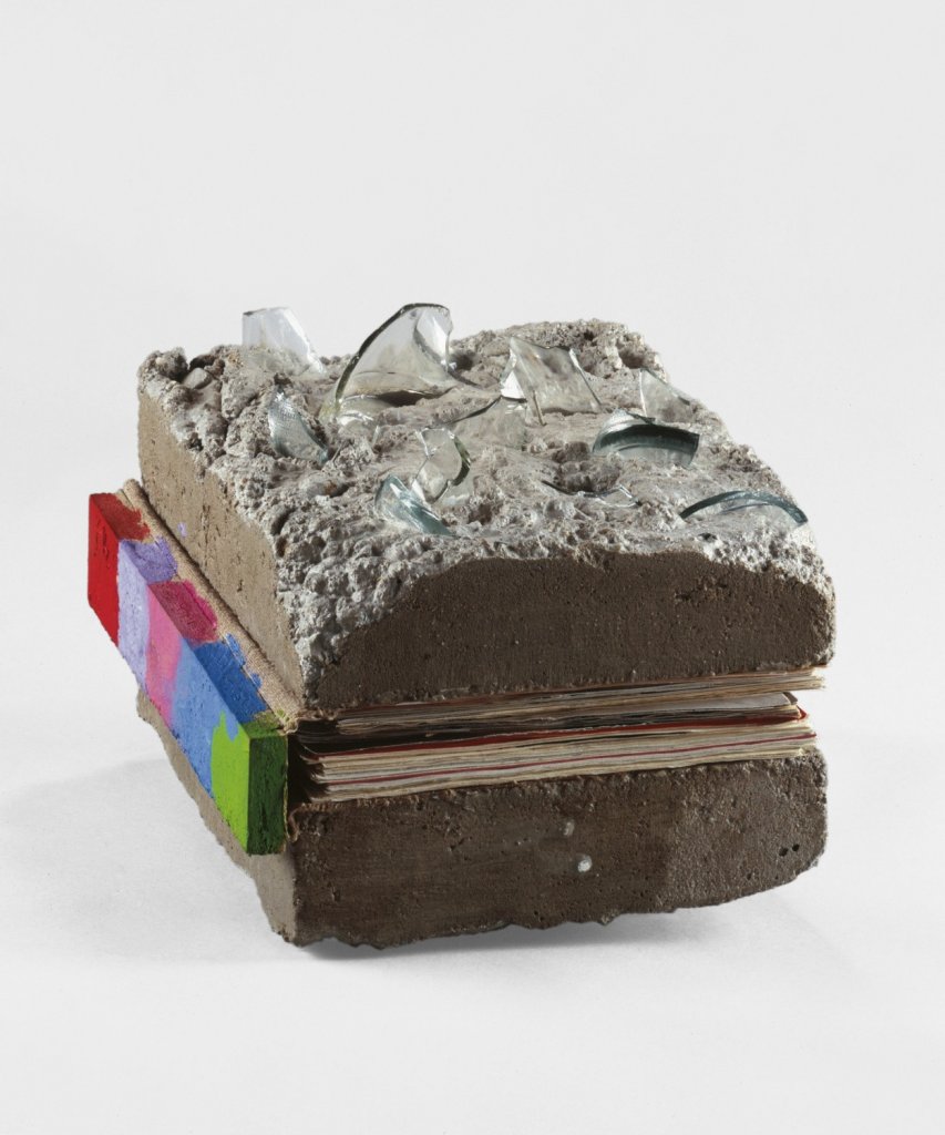 Milan Knížák, Kniha dokumentů, 1952-1985, kniha - objekt, beton, sklo, papír, plátno, dřevo, umělá hmota, akryl, 320×240×230 mm, unikátní exemplář, Muzeum umění Olomouc