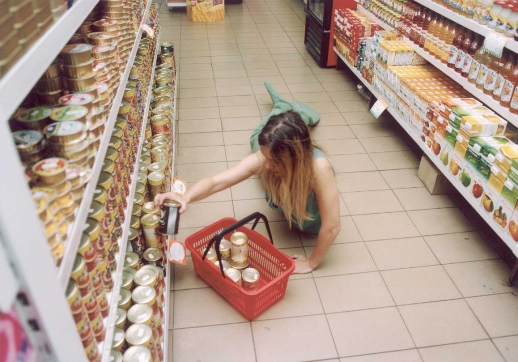 Lenka Klodová, Život s handicapem, 2001, barevná fotografie, papír s emulzí, 303×458 mm