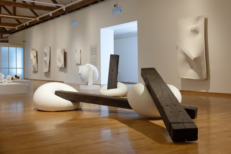 Maria Bartuszová, Untitled, 1986–1987, polyester, wood. Collection of the Maria Bartuszová family. Photo: MUO – Tereza Hrubá