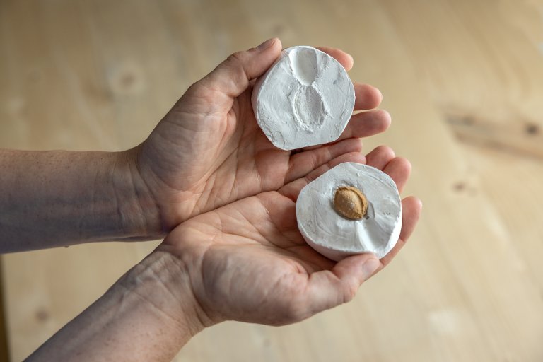 Výroba autorského šperku na workshopu Křehká přítomnost. Foto: MUO – Zdeněk Sodoma